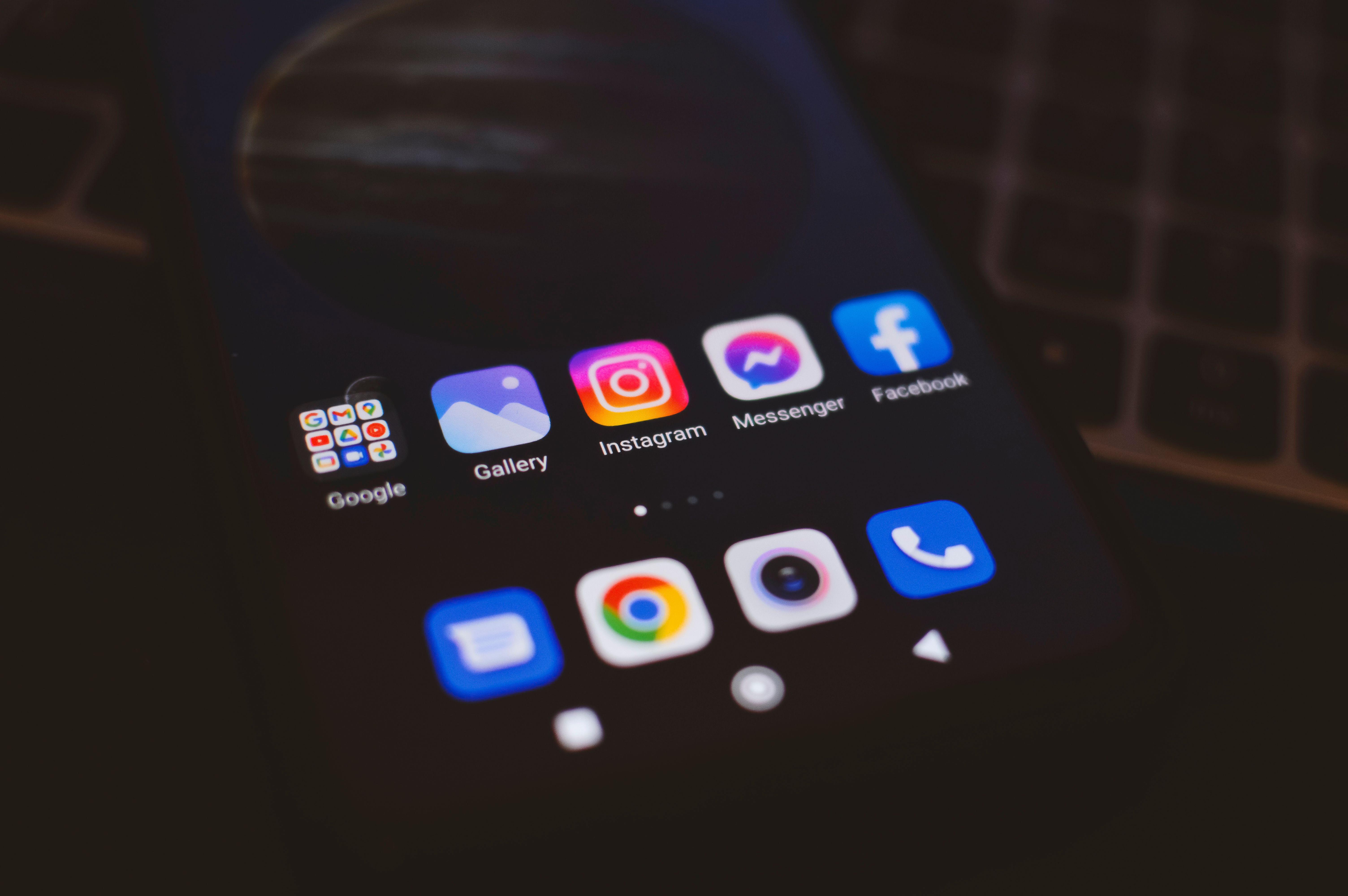 A phone homescreen with Instagram, Messenger, and Facebook app icons